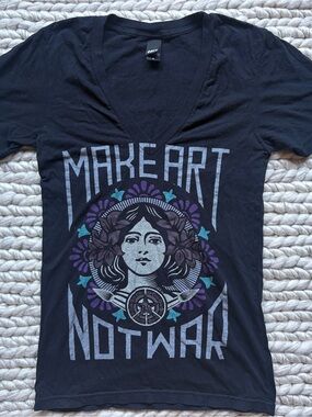 OBEY “Make Art Not War” V-Neck Graphic Tee — Size S